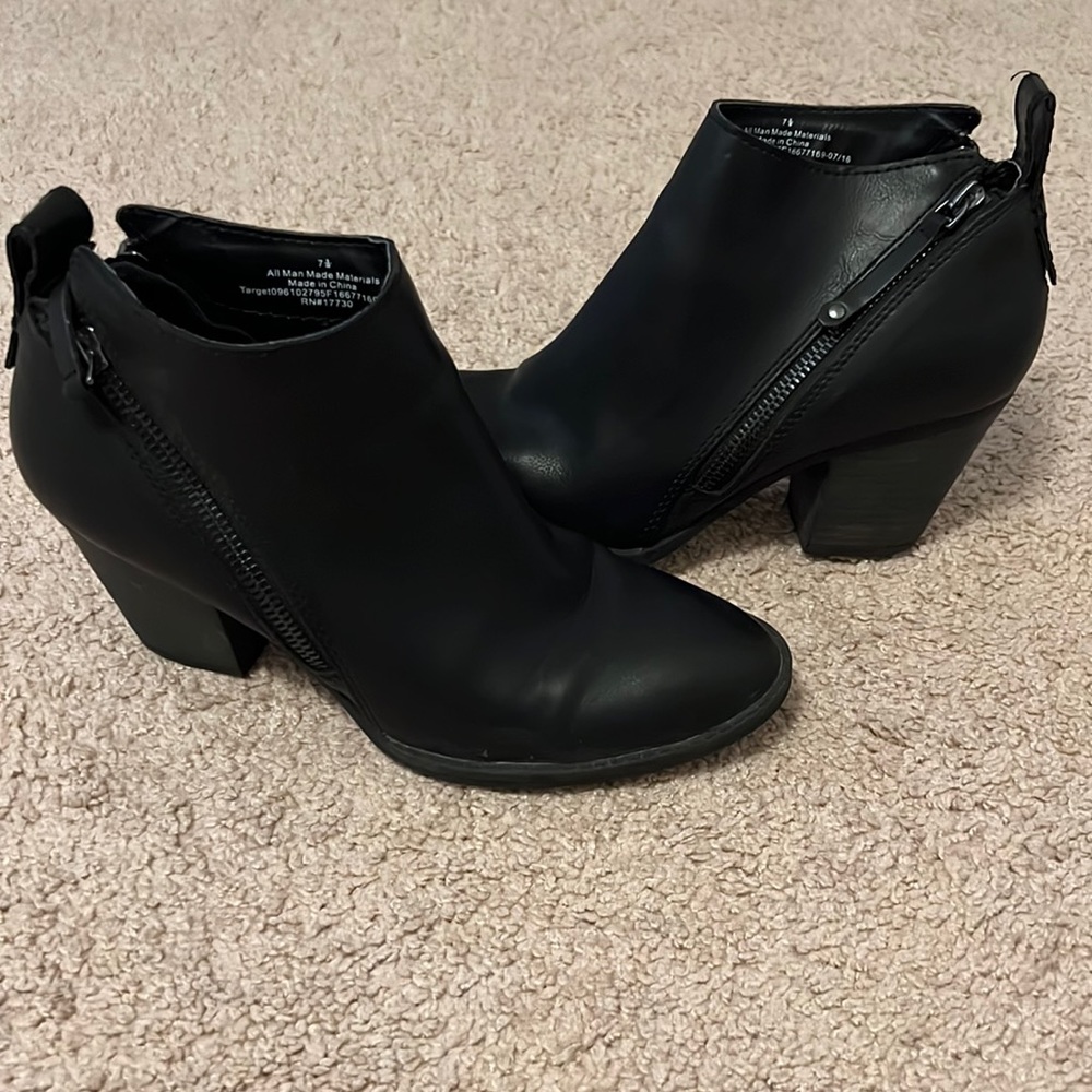 DV Black Booties